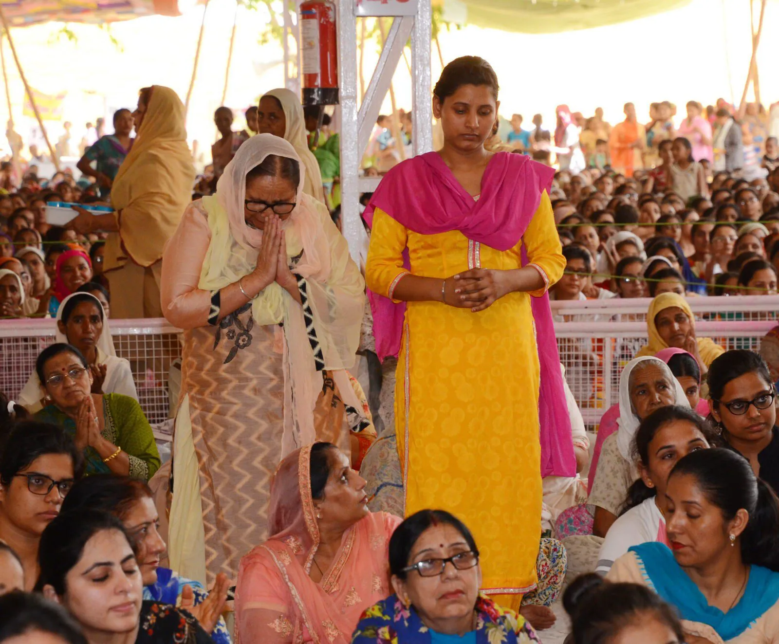 ਸ਼ਹੀਦ ਸਰਬਜੀਤ ਦੀ ਭੈਣ ਤੇ ਬੇਟੀ ਨੇ ਪੂਜਨੀਕ ਗੁਰੂ ਜੀ ਤੋਂ ਲਿਆ ਅਸ਼ੀਰਵਾਦ