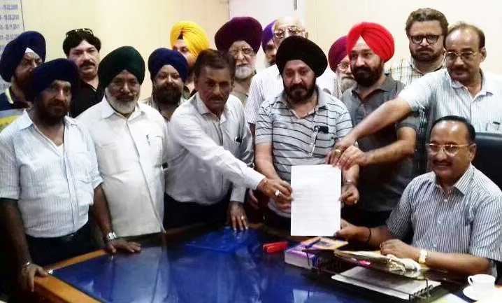 ਜੀਐਸਟੀ ਦੇ ਵਿਰੋਧ ‘ਚ ਆਏ ਕੱਪੜਾ ਵਪਾਰੀ