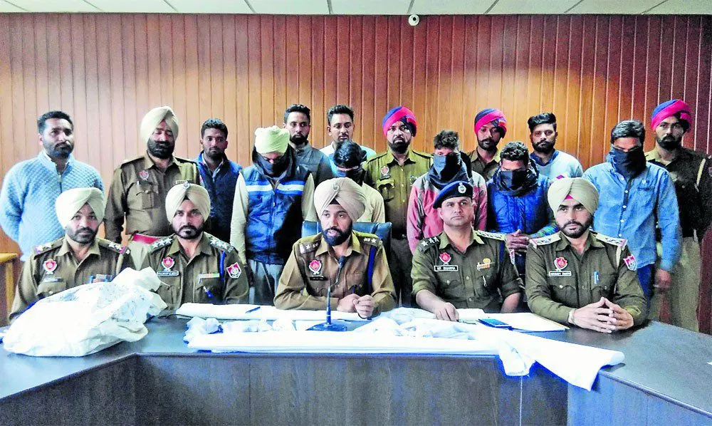ਬਰਨਾਲਾ ਪੁਲਿਸ ਨੇ ਲੁੱਟਾਂ-ਖੋਹਾਂ ਕਰਨ ਵਾਲੇ 5 ਗ੍ਰਿਫ਼ਤਾਰ