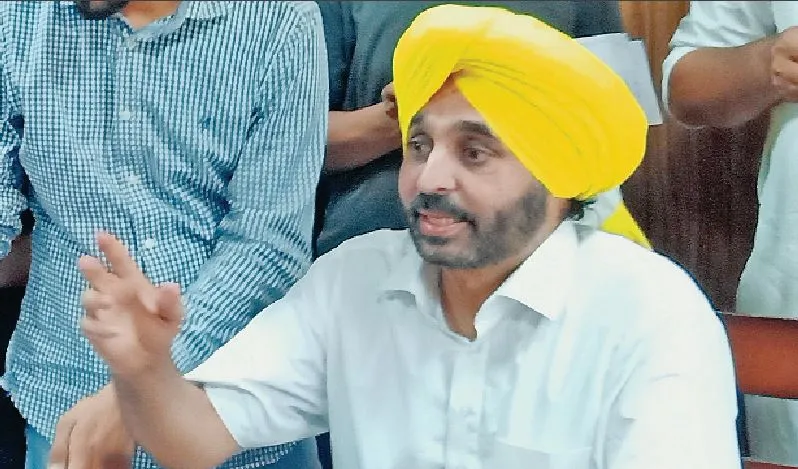 ਮੁੱਖ ਮੰਤਰੀ ਨਿਵਾਸ ‘ਤੇ ਕਿਸ ਹੈਸੀਅਤ ‘ਚ ਰਹਿ ਰਹੇ ਹਨ ਅਰੂਸਾ ਆਲਮ-ਭਗਵੰਤ ਮਾਨ
