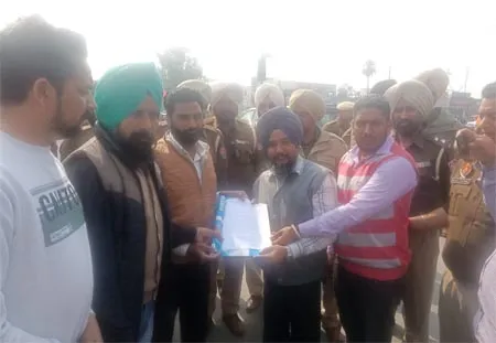 ਮੋਤੀ ਮਹਿਲ ਵੱਲ ਜਾਂਦੇ ਬੇਰੁਜ਼ਗਾਰ ਵਰਕਰਾਂ ਨੂੰ ਪੁਲਿਸ ਨੇ ਫੁਹਾਰਾ ਚੌਂਕ ਕੋਲ ਡੱਕਿਆ