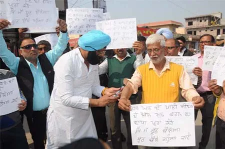 ਬਠਿੰਡਾ ‘ਚ ‘ਕੈਪਟਨ’ ਨੇ ਪ੍ਰਦਰਸ਼ਨਕਾਰੀਆਂ ਅੱਗੇ ਭੱਜਕੇ ਛੁਡਾਇਆ ਖਹਿੜਾ