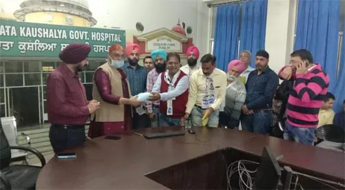 ਆਮ ਆਦਮੀ ਪਾਰਟੀ ਨੇ ਸਰਕਾਰੀ ਹਸਪਤਾਲਾਂ ਨੂੰ ਦਿੱਤੇ ਮਾਸਕ