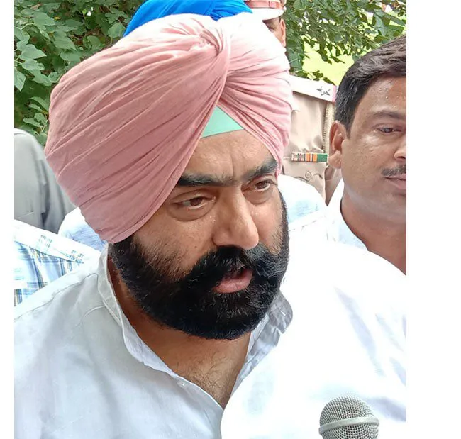 ਕਰੋਨਾ ਵਾਇਰਸ ਦੇ ਕਹਿਰ ਨਾਲ ਨਜਿੱਠਣ ਲਈ ਸਿਆਸੀ ਆਗੂ ਆਏ ਅੱਗੇ