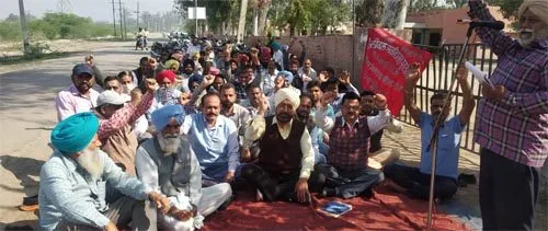 ਸੂਬਾ ਭਰ ਅੰਦਰ ਬਿਜਲੀ ਕਾਮਿਆਂ ਵੱਲੋਂ ਹੜਤਾਲ ਦੌਰਾਨ ਕੰਮ ਕਾਜ ਪ੍ਰਭਾਵਿਤ