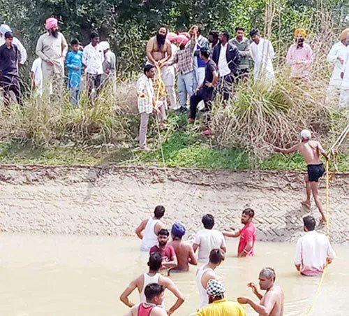 ਬਜ਼ੁਰਗ ਔਰਤ ਤੇ ਬਜ਼ੁਰਗ ਵਿਅਕਤੀ ਨੇ ਕੀਤੀ ਨਹਿਰ ‘ਚ ਛਾਲ ਮਾਰ ਕੇ ਆਪਣੀ ਜੀਵਨ ਲੀਲਾ ਸਮਾਪਤ