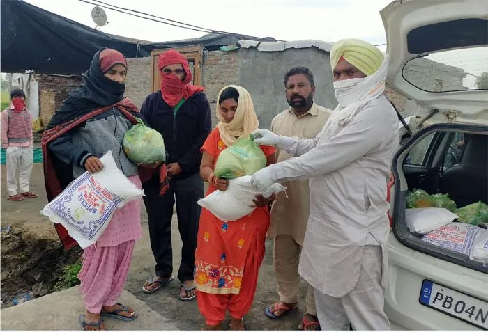 ਕਾਰੋਨਾ ਵਾਇਰਸ ਖਿਲਾਫ਼ ਜੰਗ : ਡੇਰਾ ਸ਼ਰਧਾਲੂ ਕਰ ਰਹੇ ਨੇ ਇਨਸਾਨੀਅਤ ਦੀ ਸੇਵਾ