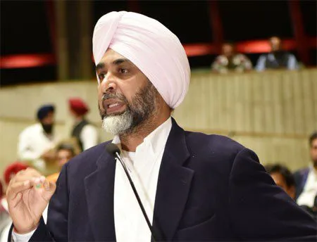 ਹੋਮ ਡਿਲੀਵਰੀ ਨੂੰ ਛੱਡੋ ਟੈਕਸ ਦੀ ਕਰੋ ਗੱਲ, ਅਧਿਕਾਰੀਆਂ ਨਹੀਂ ਸੁਣੀ ਤਾਂ ਮਨਪ੍ਰੀਤ ਬਾਦਲ ਨੇ ਕੀਤਾ ਮੀਟਿੰਗ ਦਾ ਬਾਈਕਾਟ