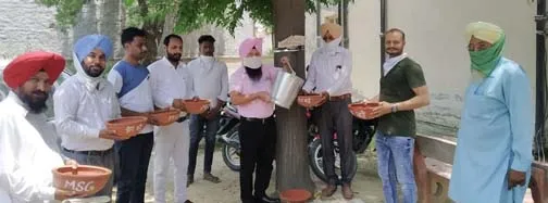 ਸੱਚ ਕਹੂੰ ਦੀ 18ਵੀਂ ਵਰੇਗੰਢ ਮੌਕੇ ਪੰਛੀਆਂ ਲਈ ਕੀਤਾ ਪਾਣੀ  ਦਾ ਪ੍ਰਬੰਧ, 30 ਮਿੱਟੀ ਦੇ ਕਟੋਰੇ ਰੱਖੇ