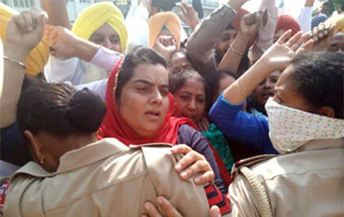 ਵਿੱਤ ਮੰਤਰੀ ਦਾ ਦਫ਼ਤਰ ਘੇਰਨ ਜਾਂਦੇ ਆਪ ਵਿਧਾਇਕਾਂ ਦੀ ਪੁਲਿਸ ਨਾਲ ਖਿੱਚਧੂਹ
