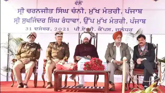 ਨਵੇਂ ਸਾਲ ’ਤੇ ਮੁੱਖ ਮੰਤਰੀ ਚੰਨੀ ਨੇ ਦਿੱਤਾ ਪੁਲਿਸ ਮੁਲਾਜ਼ਮਾਂ ਨੂੰ ਵੱਡਾ ਤੋਹਫਾ, ਜਾਣੋ ਕਿਹੜੇ ਕੀਤੇ ਐਲਾਨ