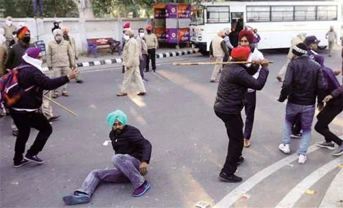 …ਹੋਰ ਕੁੱਟੋ ਸਾਨੂੰ, ਅਸੀਂ ਡਾਂਗਾਂ ਖਾਣ ਦੇ ਹੱਕਦਾਰ ਹਾਂ!