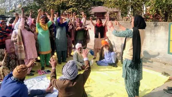 ਮਨਰੇਗਾ ਕਾਮੇ ਪੰਜਵੇਂ ਦਿਨ ਵੀ ਆਪਣੀਆਂ ਮੰਗਾਂ ਨੂੰ ਲੈ ਕੇ ਬੀਡੀਪੀਓ ਦਫਤਰ ਦੇ ਅੱਗੇ ਡਟੇ