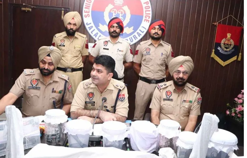 ਪੰਜਾਬ ਪੁਲਿਸ ਵੱਲੋਂ 13 ਸ਼ੂਟਰਾਂ ਸਮੇਤ 19 ਗੈਂਗਸ਼ਟਰ ਹਥਿਆਰਾਂ ਸਮੇਤ ਗ੍ਰਿਫ਼ਤਾਰ