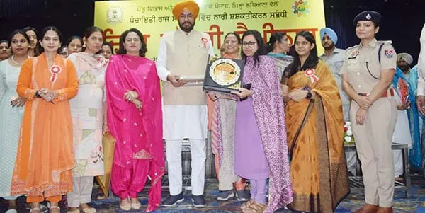 ਕੈਬਨਿਟ ਮੰਤਰੀ ਧਾਲੀਵਾਲ ਵੱਲੋਂ ਮਹਿਲਾ ਸਰਪੰਚਾਂ ਨੂੰ ਨਸ਼ਿਆਂ ਵਿਰੁੱਧ ਮੁਹਿੰਮ ਸ਼ੁਰੂ ਕਰਨ ਦੀ ਅਪੀਲ
