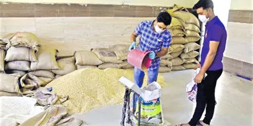 ਗਰੀਬਾਂ ਨੂੰ ਮੁਫ਼ਤ ਅਨਾਜ ਅਤੇ ਭੰਡਾਰ