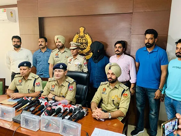 ਗੈਂਗਸਟਰ ਬਾਬਾ ਅਤੇ ਜੱਸੀ ਗੈਂਗ ਦਾ ਮੈਂਬਰ 5 ਪਿਸਟਲਾਂ ਅਤੇ ਹਾਂਡਾ ਸਿਟੀ ਕਾਰ ਸਮੇਤ ਗ੍ਰਿਫਤਾਰ