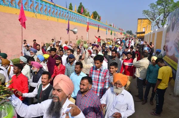 ਪਵਿੱਤਰ ਭੰਡਾਰਾ ਮਨਾਉਣ ਸਲਾਬਤਪੁਰ ਪੁੱਜੀ ਵੱਡੀ ਗਿਣਤੀ ’ਚ ਸਾਧ-ਸੰਗਤ