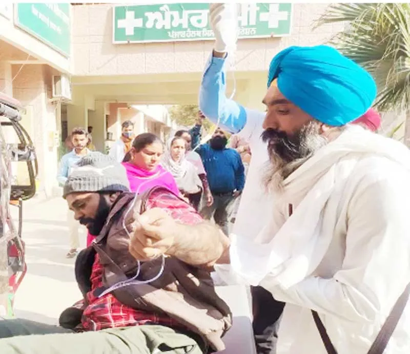 ਡੀਸੀ ਦਫਤਰ ਕੰਪਲੈਕਸ ’ਚ ਕਿਸਾਨ ਨੇ ਨਿਗਲੀ ਜ਼ਹਿਰੀਲੀ ਵਸਤੂ