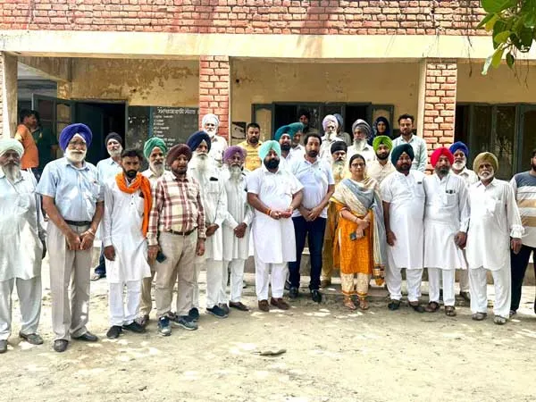 ਗ੍ਰਾਮ ਪੰਚਾਇਤ ਬਲਬੇੜਾ ਦੀ ਨਜਾਇਜ਼ ਕਬਜ਼ੇ ’ਚ ਪਈ 72 ਏਕੜ ਜ਼ਮੀਨ ਕਬਜ਼ਾਧਾਰਕਾਂ ਨੇ ਪੰਚਾਇਤ ਨੂੰ ਸੌਂਪੀ