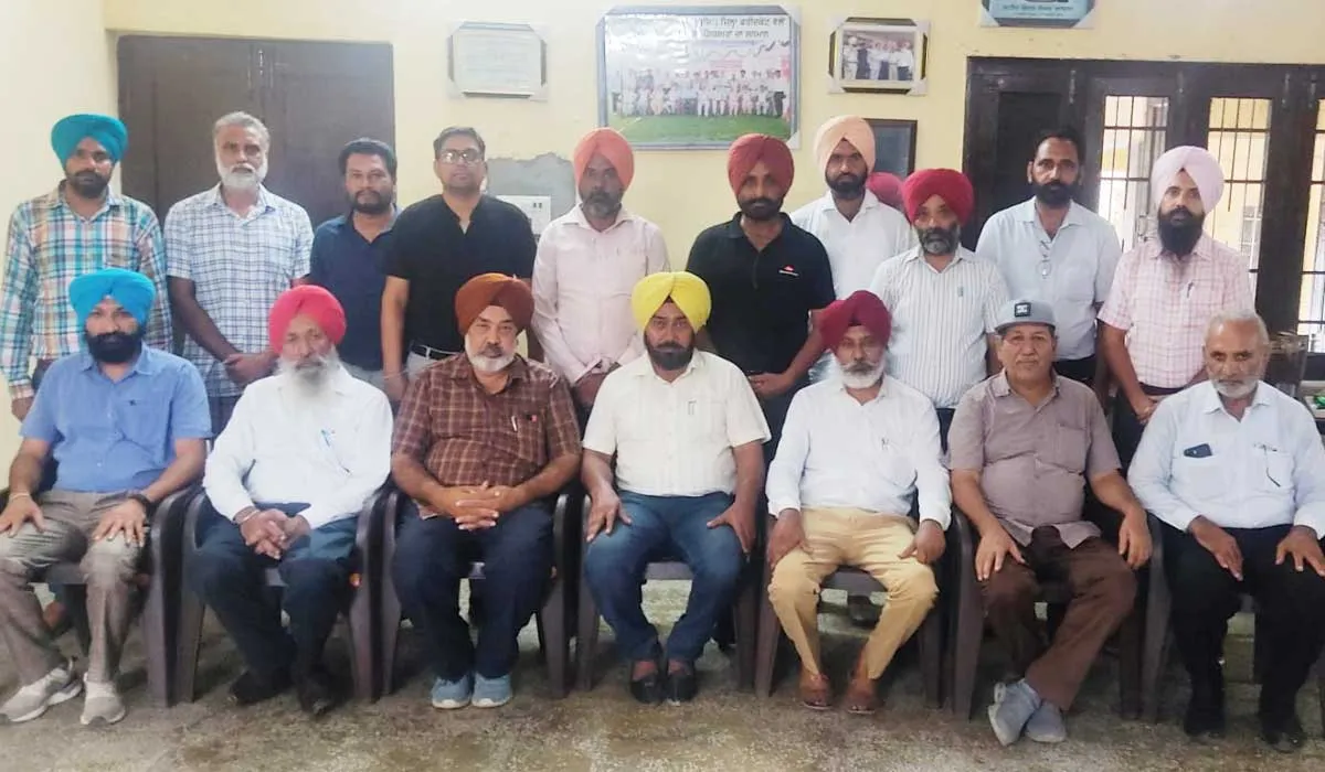 ਪਿੰਡਾਂ ’ਚ ਕੰਮ ਕਰਦੇ ਸਮੂਹ ਮੁਲਾਜ਼ਮਾਂ ਤੇ ਅਧਿਆਪਕਾਂ ਨੇ ਰੱਖੀ ਸਰਕਾਰ ਤੋਂ ਮੰਗ