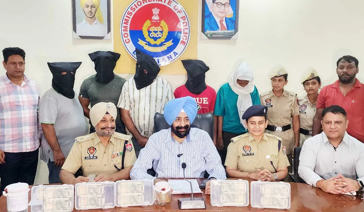 ਨਜਾਇਜ਼ ਸੋਨੇ ਦੀ ਤਸਕਰੀ ਕਰਨ ਵਾਲਿਆਂ ਨੂੰ ਲੁੱਟਣ ਵਾਲੇ ਮਹਿਲਾ ਸਣੇ 5 ਗ੍ਰਿਫ਼ਤਾਰ