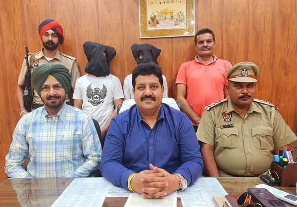  ਕਾਰ ਦੀ ਤਲਾਸੀ ਲੈਣ ’ਤੇ 7 ਕਰੋੜ ਦੀ ਹੈਰੋਇਨ ਸਮੇਤ ਦੋ ਕਾਬੂ