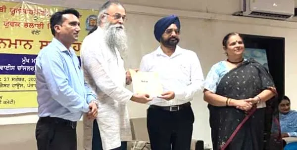ਖੇਤਰੀ ਯੁਵਕ ਮੇਲੇ 2022 ‘ਚ ਤੀਜਾ ਸਥਾਨ ਪ੍ਰਾਪਤ ਕਰਨ ‘ਤੇ ਕਾਲਜ ਪ੍ਰਿੰਸੀਪਲ ਸਨਮਾਨਿਤ