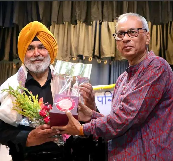 ਪੰਜਾਬੀ ਲੇਖਕ ਜਸਬੀਰ ਭੁੱਲਰ ਨੂੰ ਭਾਰਤੀ ਭਾਸ਼ਾ ਪ੍ਰੀਸ਼ਦ ਕੋਲਕਾਤਾ ਵੱਲੋਂ ਜੀਵਨ ਪ੍ਰਾਪਤੀ ਸਨਮਾਨ ਪ੍ਰਦਾਨ