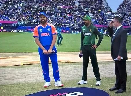 IND Vs PAK : ਪਾਕਿਸਤਾਨ ਨੇ ਟਾਸ ਜਿੱਤ ਕੇ ਕੀਤਾ ਗੇਂਦਬਾਜ਼ੀ ਦਾ ਫੈਸਲਾ, ਮੀਂਹ ਕਾਰਨ ਮੈਚ ਸ਼ੁਰੂ ਹੋਣ ’ਚ ਦੇਰੀ