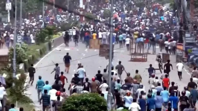 Bangladesh Clash: ਕਾਨੂੰਨ ਵਿਵਸਥਾ ਵਿਗੜੀ, 98 ਦੀ ਮੌਤ, ਅਣਮਿੱਥੇ ਸਮੇਂ ਲਈ ਕਰਫਿਊ