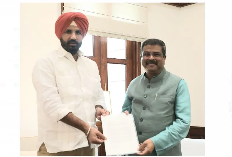 ਰਾਜਾ ਵੜਿੰਗ ਵੱਲੋਂ ਸਿੱਖਿਆ ਮੰਤਰੀ ਨਾਲ ਆਈਆਈਆਈਟੀ ਦੀ ਸਥਾਪਨਾ ਬਾਰੇ ਗੱਲਬਾਤ