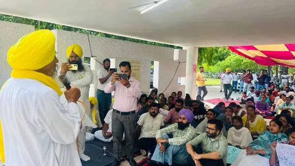 Strike: ਸਹਾਇਕ ਪ੍ਰੋਫੈਸਰਾਂ ਦੇ ਧਰਨੇ ’ਚ ਗਰਜੇ ਜੋਗਿੰਦਰ ਸਿੰਘ ਉਗਰਾਹਾਂ