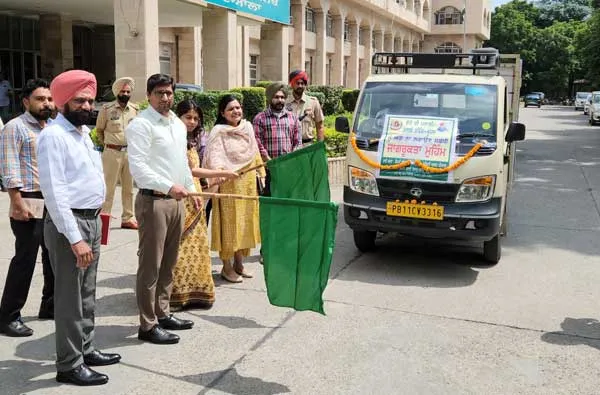 Patiala News: ਡਿਪਟੀ ਕਮਿਸ਼ਨਰ ਨੇ ਪਰਾਲੀ ਪ੍ਰਬੰਧਨ ਸਬੰਧੀ ਜਾਗਰੂਕਤਾ ਲਈ ਵੈਨਾਂ ਨੂੰ ਹਰੀ ਝੰਡੀ ਦੇ ਕੇ ਕੀਤਾ ਰਵਾਨਾ