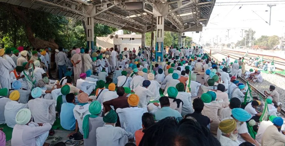 Trains Cancelled: ਮੰਗਾਂ ਨੂੰ ਲੈ ਕੇ ਕਿਸਾਨਾਂ ਨੇ ਕੀਤਾ ਰੇਲਾਂ ਦਾ ਚੱਕਾ ਜਾਮ