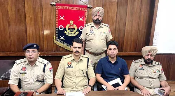 Moga Crime News: 15 ਲੱਖ ਰੁਪਏ ਦੀ ਫਿਰੌਤੀ ਮੰਗਣ ਵਾਲੇ ਤਿੰਨ ਜਣੇ ਗ੍ਰਿਫ਼ਤਾਰ