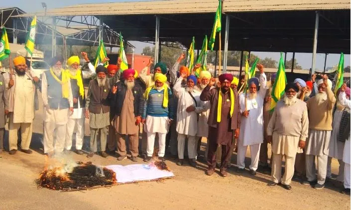 Farmers News Update: ਕਿਸਾਨਾਂ ਨੇ ਕੇਂਦਰ ਅਤੇ ਹਰਿਆਣਾ ਸਰਕਾਰ ਦੀ ਅਰਥੀ ਸਾੜੀ