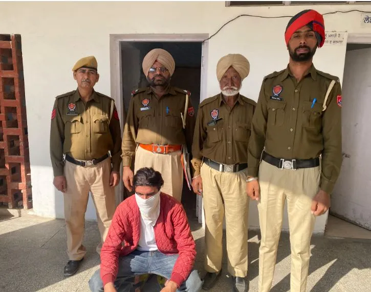 Fazilka News: ਫਾਜ਼ਿਲਕਾ ਪੁਲਿਸ ਵੱਲੋਂ ਨਸ਼ਾ ਤਸਕਰ ਅਫੀਮ ਸਮੇਤ ਦਬੋਚਿਆ
