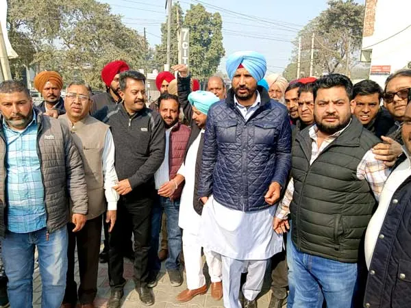 ਧੱਕੇਸ਼ਾਹੀਆਂ ਕਰਨ ਵਾਲੇ ਅਧਿਕਾਰੀਆਂ ਨੂੰ ਸਰਕਾਰ ਆਉਣ ’ਤੇ ਸਬਕ ਸਿਖਾਇਆ ਜਾਵੇਗਾ: Raja Warring