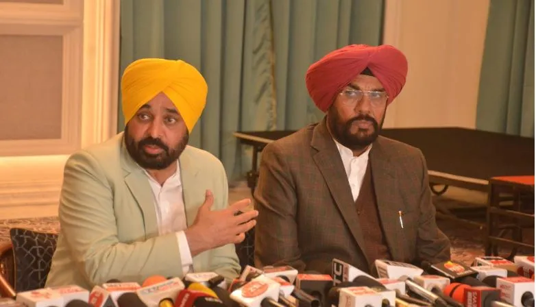 Amritsar News: ਮੁੱਖ ਮੰਤਰੀ ਵੱਲੋਂ ਅਮਰੀਕਾ ਤੋਂ ਡਿਪੋਰਟ ਹੋਏ ਭਾਰਤੀਆਂ ਨੂੰ ਲਿਆ ਰਹੇ ਜਹਾਜ਼ ਨੂੰ ਮੁੜ ਅੰਮ੍ਰਿਤਸਰ ਵਿਖੇ ਉਤਾਰਨ ਬਾਰੇ ਕੇਂਦਰ ਦੇ ਫੈਸਲੇ ’ਤੇ ਚੁੱਕੇ ਸਵਾਲ