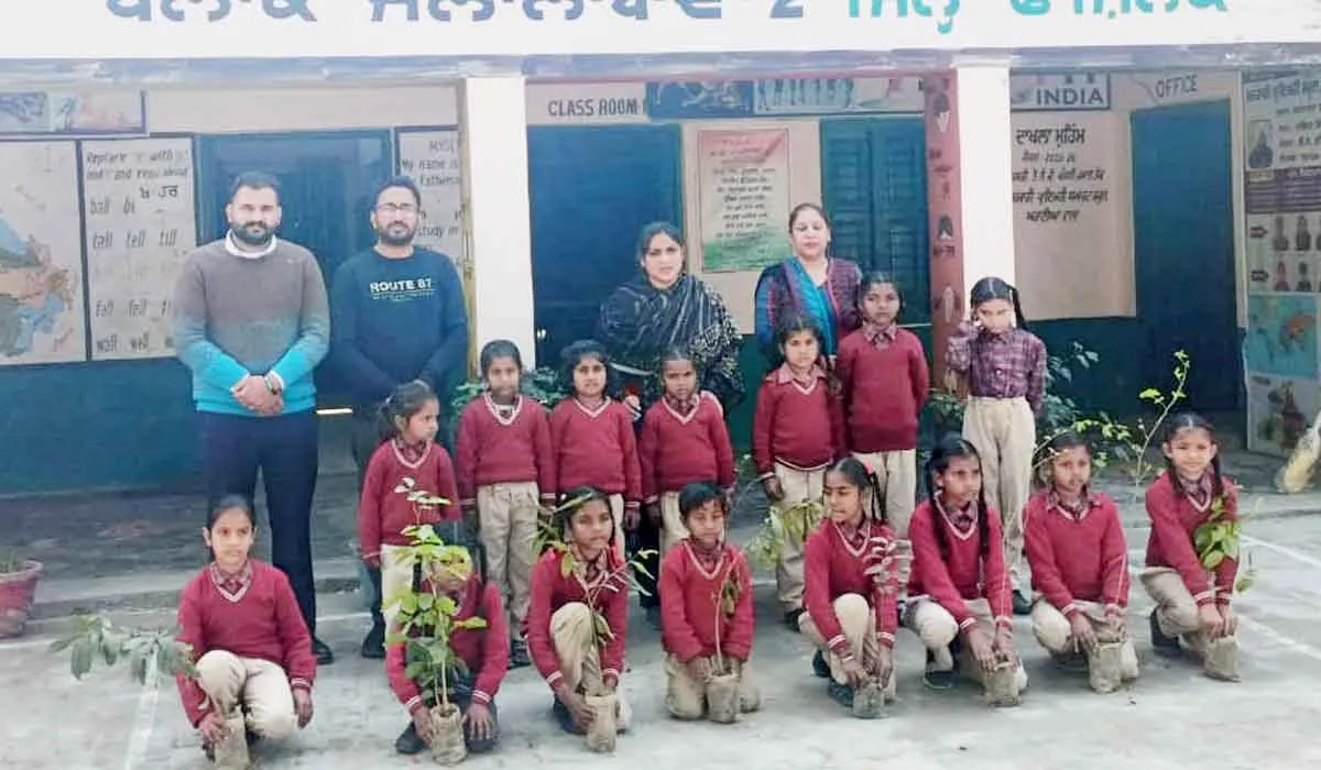 Government School: ਸਰਕਾਰੀ ਪ੍ਰਾਇਮਰੀ ਸਕੂਲ ਅਰਾਈਆਂ ਵਾਲਾ ਵਿਖੇ ਛਾਂਦਾਰ ਪੌਦੇ ਲਾਏ