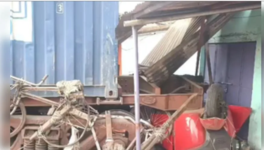 Train Accident: ਮਾਲਗੱਡੀ ਪਟੜੀ ਤੋਂ ਲੱਥੀ, ਕਈ ਵਾਹਨ ਹਾਦਸਾ ਗ੍ਰਸ਼ਤ