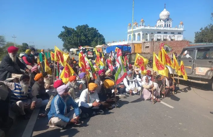 Farmers Protest: ਮਾਝੇ ਦੋਆਬੇ ’ਚ ਦਰਜਨਾਂ ਥਾਵਾਂ ’ਤੇ ਪੁਲਿਸ ਨੇ ਚੰਡੀਗੜ੍ਹ ਵੱਲ ਤੁਰੇ ਕਿਸਾਨਾਂ ਨੂੰ ਰਸਤੇ ’ਚ ਰੋਕਿਆ