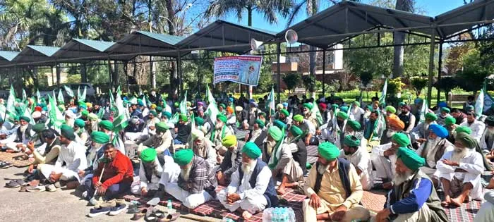 Farmers Strike: ਡੀਸੀ ਦਫਤਰ ਫਰੀਦਕੋਟ ਅੱਗੇ 600 ਤੋਂ ਵੱਧ ਕਿਸਾਨਾਂ ਅਤੇ ਬੀਬੀਆਂ ਵੱਲੋਂ ਭੁੱਖ ਹੜਤਾਲ
