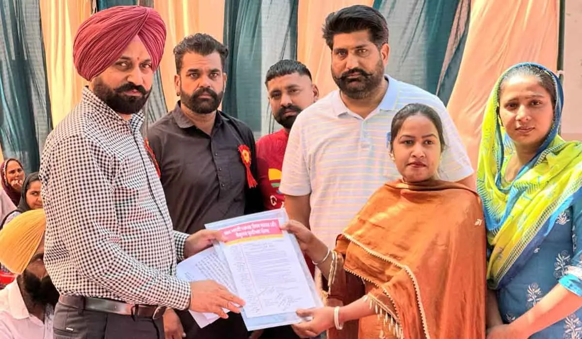 Finance Minister: ਹੈਲਥ ਵਰਕਰਾਂ ਨੇ ਖਜ਼ਾਨਾ ਮੰਤਰੀ ਦੇ ਨਾਂਅ ‘ਤੇ ਸੌਂਪਿਆ ਮੰਗ ਪੱਤਰ