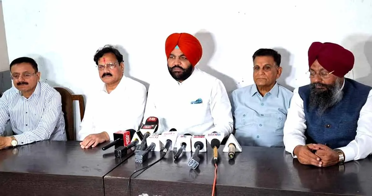 Lok Sabha: ਵਿਰੋਧੀ ਧਿਰ ਨੂੰ ਚੁੱਪ ਕਰਵਾ ਕੇ ਮੋਦੀ ਤਾਨਾਸ਼ਾਹੀ ਸਰਕਾਰ ਚਲਾ ਰਹੇ ਹਨ : ਐਮਪੀ ਔਜਲਾ