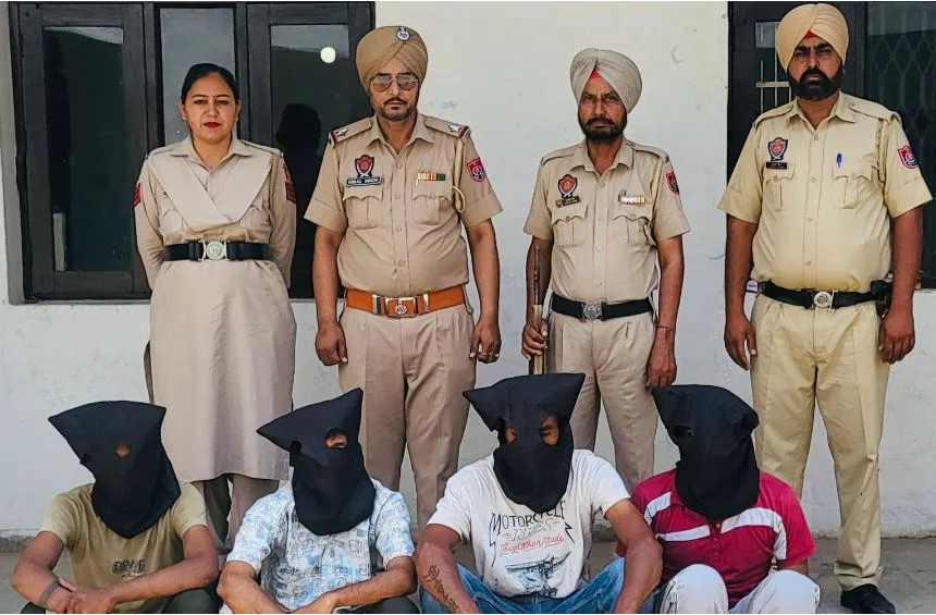 Crime News: ਲੁੱਟਾ-ਖੋਹਾਂ ਦੀਆਂ ਵਾਰਦਾਤਾਂ ਨੂੰ ਅੰਜ਼ਾਮ ਦੇਣ ਵਾਲੇ ਦੋ ਗਿਰੋਹਾਂ ਦੇ 8 ਮੈਂਬਰ ਤੇਜ਼ਧਾਰ ਹਥਿਆਰਾਂ ਸਮੇਤ ਕਾਬੂ