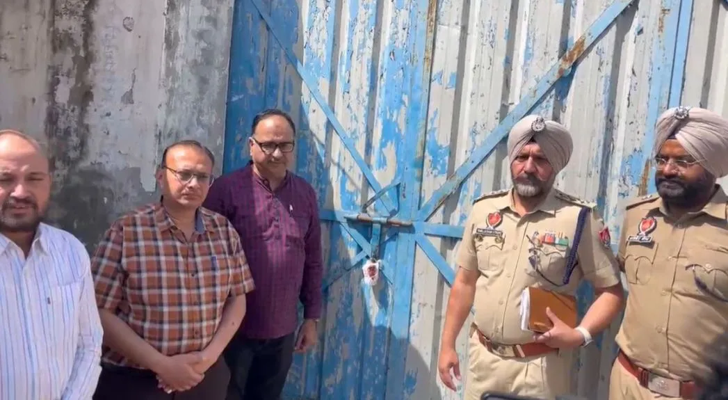 Faridkot News: ਫਰੀਦਕੋਟ ‘ਚ ਬਿਨਾਂ ਲਾਇਸੰਸ ਦੇ ਚੱਲ ਰਿਹਾ ਗੈਰ-ਕਾਨੂੰਨੀ ਨਸ਼ਾ ਛੁਡਾਊ ਸੈਟਰ ਕੀਤਾ ਸੀਲ