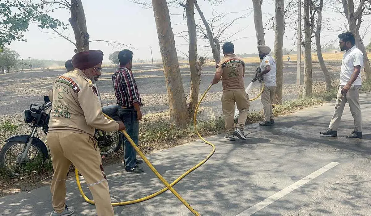 Fire in Sangrur: ਸੰਗਰੂਰ ‘ਚ ਲੱਗੀ ਭਿਆਨਕ ਅੱਗ, ਡੇਰਾ ਸ਼ਰਧਾਲੂ ਮਿੰਟਾਂ ‘ਚ ਅੱਗ ਬੁਝਾਉਣ ਪੁੱਜੇ