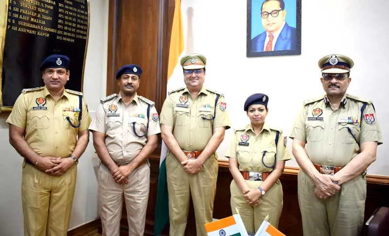 Police Officer Promotion Event: ਨਵੇਂ ਪਦਉੱਨਤ ਹੋਏ ਡੀ.ਐਸ.ਪੀ ਰੈਂਕ ਦੇ ਪੁਲਿਸ ਅਧਿਕਾਰੀਆਂ ਦੀ ਪਿੱਪਿੰਗ ਦੀ ਰਸਮ ਕੀਤੀ ਅਦਾ